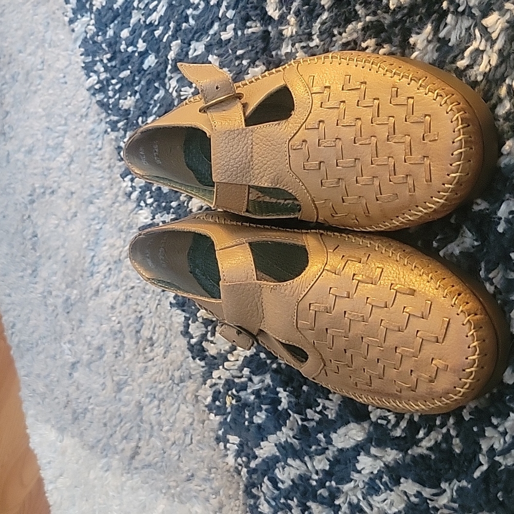 Vintage never worn leather Cherokee loafers
